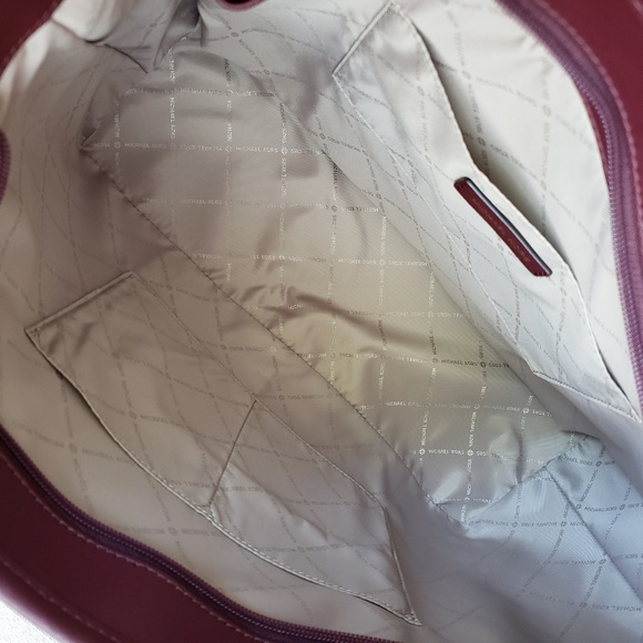 SOLD Michael Kors Sady tote Bag And Wallet set - Picture 4 of 8